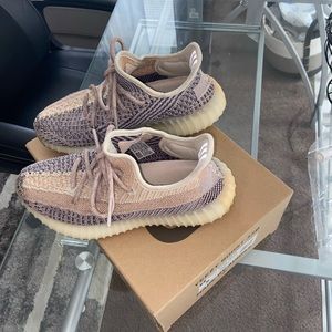 Yeezy 350 v2
